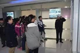 体验义务交通劝导，倡导安全文明出行(图1)
